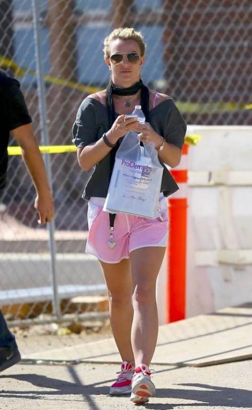 Самые нелепые и безвкусные наряды знаменитостей. Ч .2