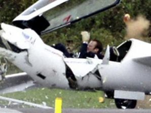 Британский пилот выжил, врезавшись на планере в землю