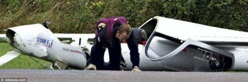 Британский пилот выжил, врезавшись на планере в землю