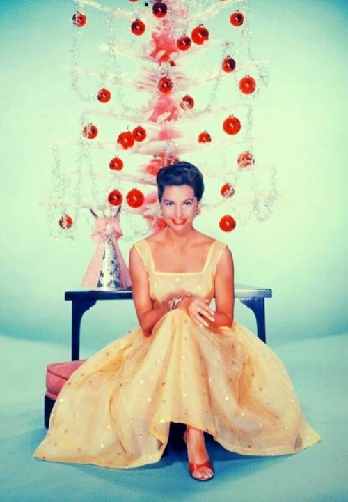 20 фоток гламурных голливудских красавиц в рождественских нарядах