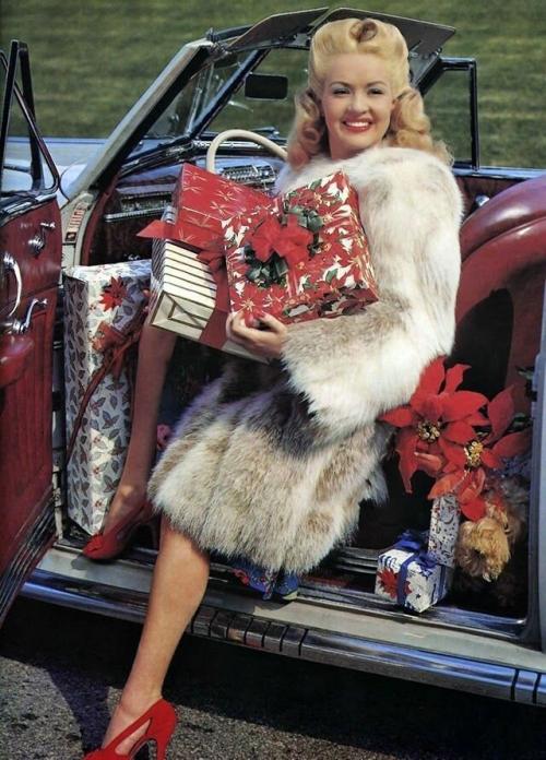 20 фоток гламурных голливудских красавиц в рождественских нарядах