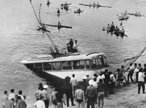 История одного подвига: как Шаварш Карапетян вытащил 46 человек из тонущего троллейбуса