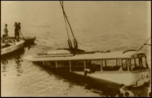 История одного подвига: как Шаварш Карапетян вытащил 46 человек из тонущего троллейбуса