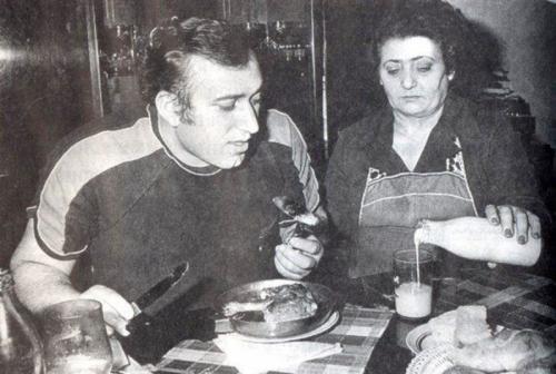 История одного подвига: как Шаварш Карапетян вытащил 46 человек из тонущего троллейбуса