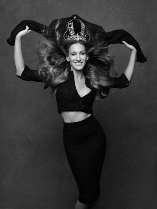 Карл Лагерфельд запечатлел звезд в классических черных жакетах Chanel