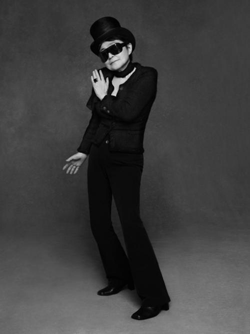 Карл Лагерфельд запечатлел звезд в классических черных жакетах Chanel