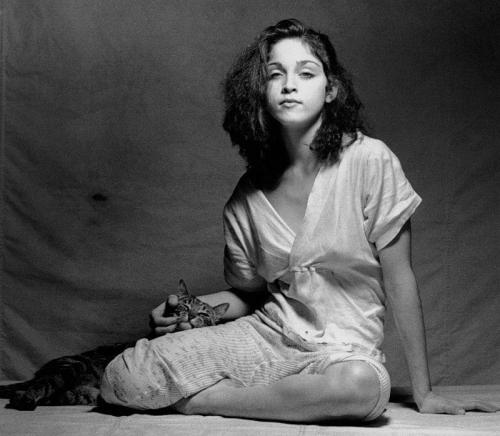 10 знаменитых брюнеток, которые прославились как блондинки