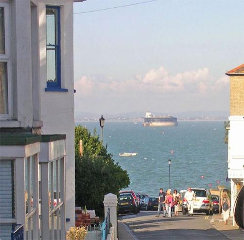 Искусственный остров у берегов Британии выставлен на продажу за  млн