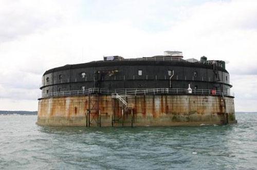 Искусственный остров у берегов Британии выставлен на продажу за  млн