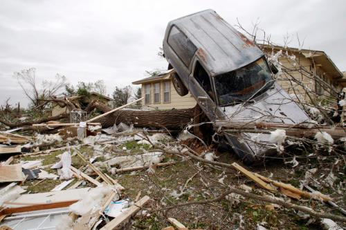 Ужасающие последствия торнадо в США