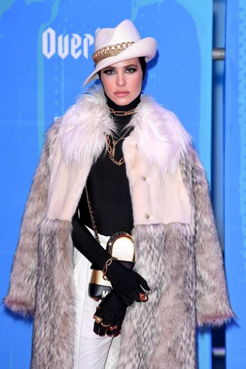 Пошлятина и безвкусица: знаменитости на премии MTV опять отличились