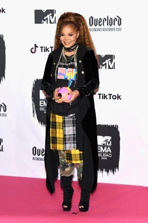 Пошлятина и безвкусица: знаменитости на премии MTV опять отличились