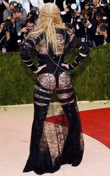 Звезды за 50 лет, которые не стесняются носить откровенные наряды