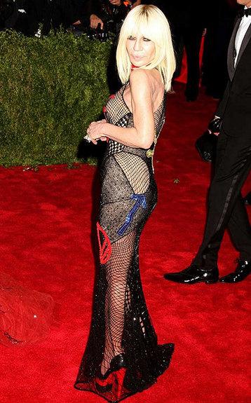 Звезды за 50 лет, которые не стесняются носить откровенные наряды