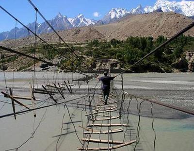 Топ-15 самых жутких мостов в мире