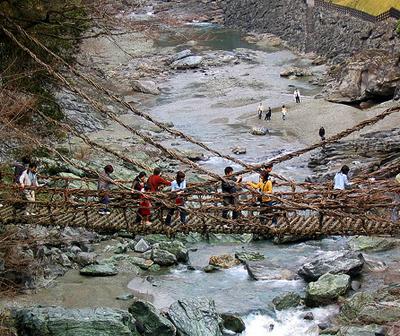 Топ-15 самых жутких мостов в мире