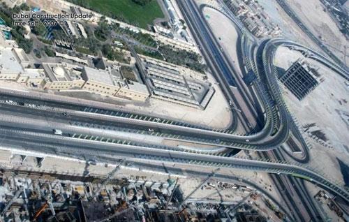 Пальмовые острова растут из под воды как грибы