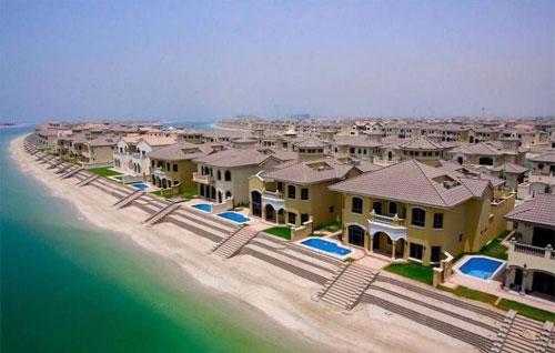 Пальмовые острова растут из под воды как грибы