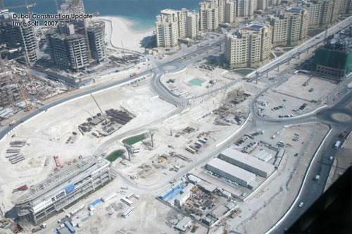 Пальмовые острова растут из под воды как грибы