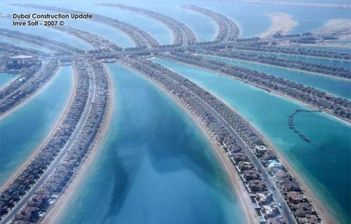 Пальмовые острова растут из под воды как грибы