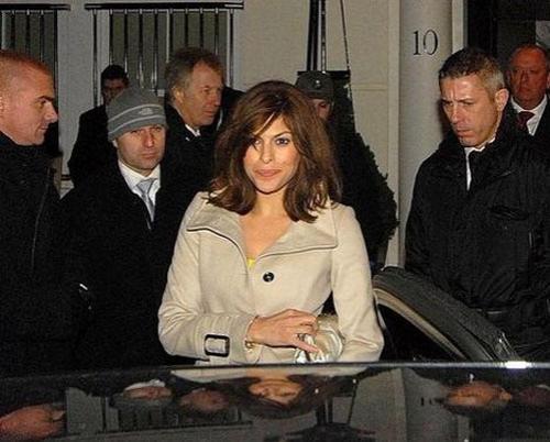 Джордж Клуни наклюкался с красавицами в благотворительных целях