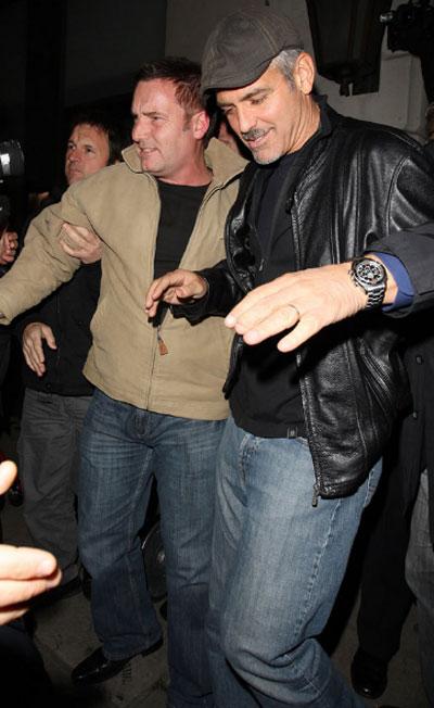 Джордж Клуни наклюкался с красавицами в благотворительных целях
