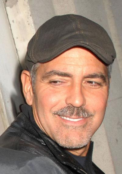 Джордж Клуни наклюкался с красавицами в благотворительных целях