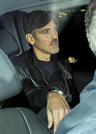 Джордж Клуни наклюкался с красавицами в благотворительных целях