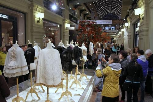 В ГУМе показали исторические костюмы, сошедшие с экрана