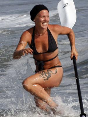 Звезды развлекаются на пляже