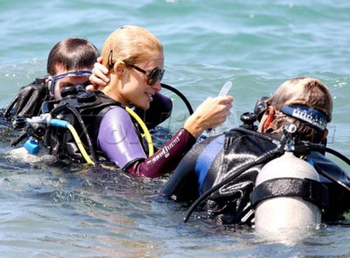 Пэрис Хилтон опустилась на дно