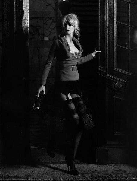 Клаудию Шиффер придушили в стиле 50-х