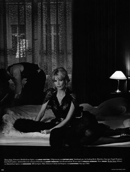 Клаудию Шиффер придушили в стиле 50-х