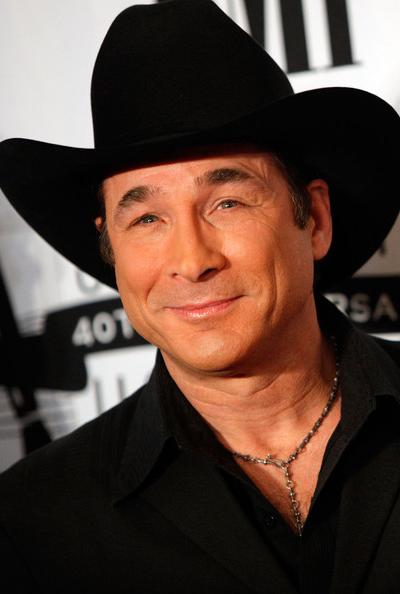 Бывшие профессии знаменитостей: с чего начинали звезды