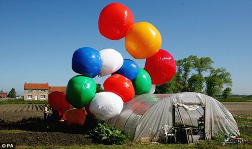Американец перелетел Ла-Манш на воздушных шариках