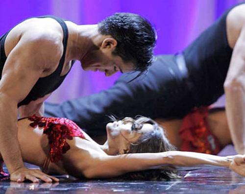 Ева Лонгория станцевала откровенный танец с Марио Лопесом