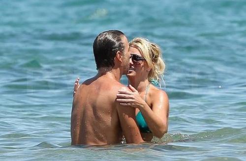 Бритни Спирс и ее возлюбленный согрели воду горячими объятиями