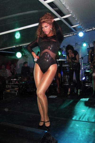 Полуголая Бейонсе развлекла сына Каддафи