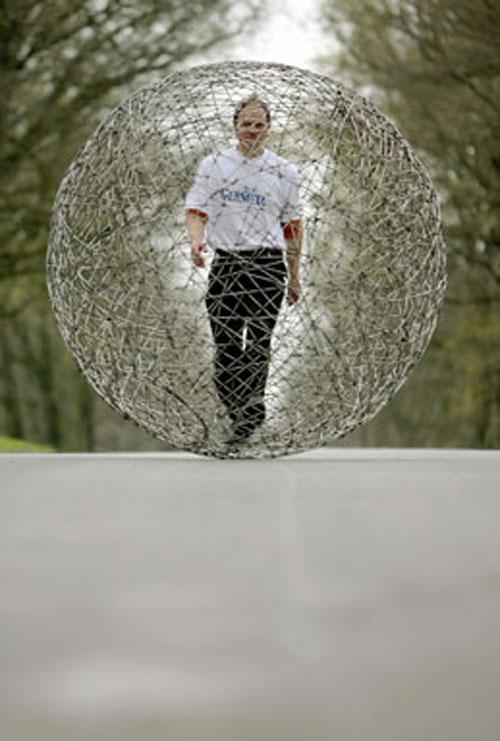 Арнд Дроссель сделал остановку для общения с тиграми