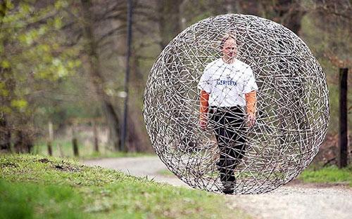 Арнд Дроссель сделал остановку для общения с тиграми