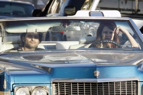 Миша Бартон забила косячок