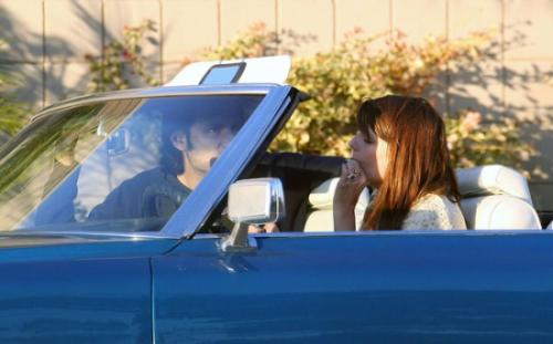 Миша Бартон забила косячок