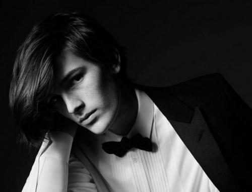 Дети знаменитостей: легко ли угадать по фото кто их родители?