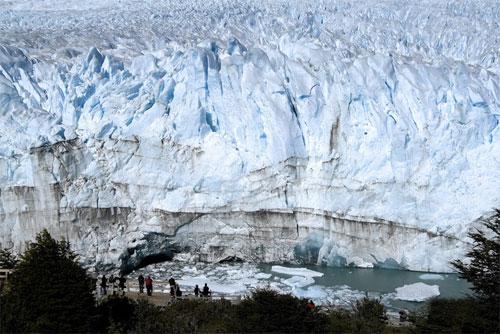 Гигантский ледник начал движение