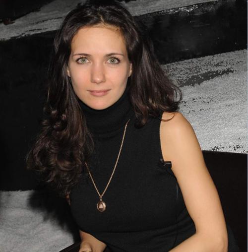 Звезды, которые сыграли свадьбу сразу после школы