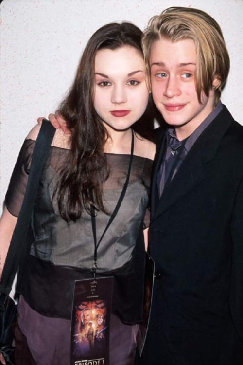 Звезды, которые сыграли свадьбу сразу после школы