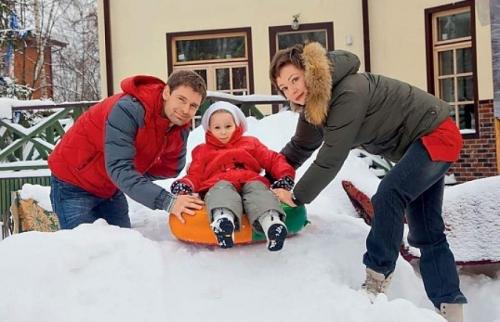 Звезды, которые сыграли свадьбу сразу после школы