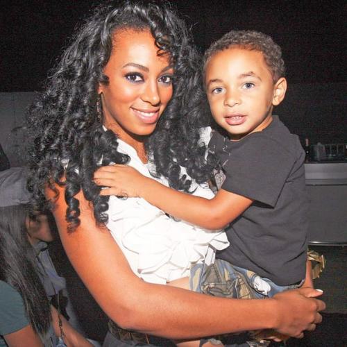 Звезды, которые сыграли свадьбу сразу после школы