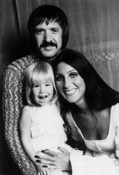 Звезды, которые сыграли свадьбу сразу после школы