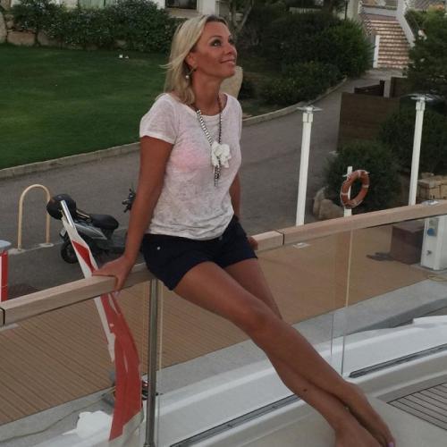 Звезды за 50, которые восхитительно выглядят на пляже